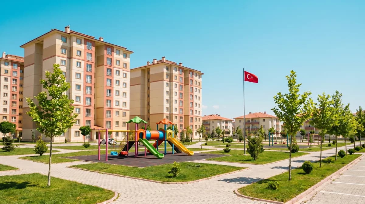 Teslim edilmiş sitenin oyun parklı avlusu
